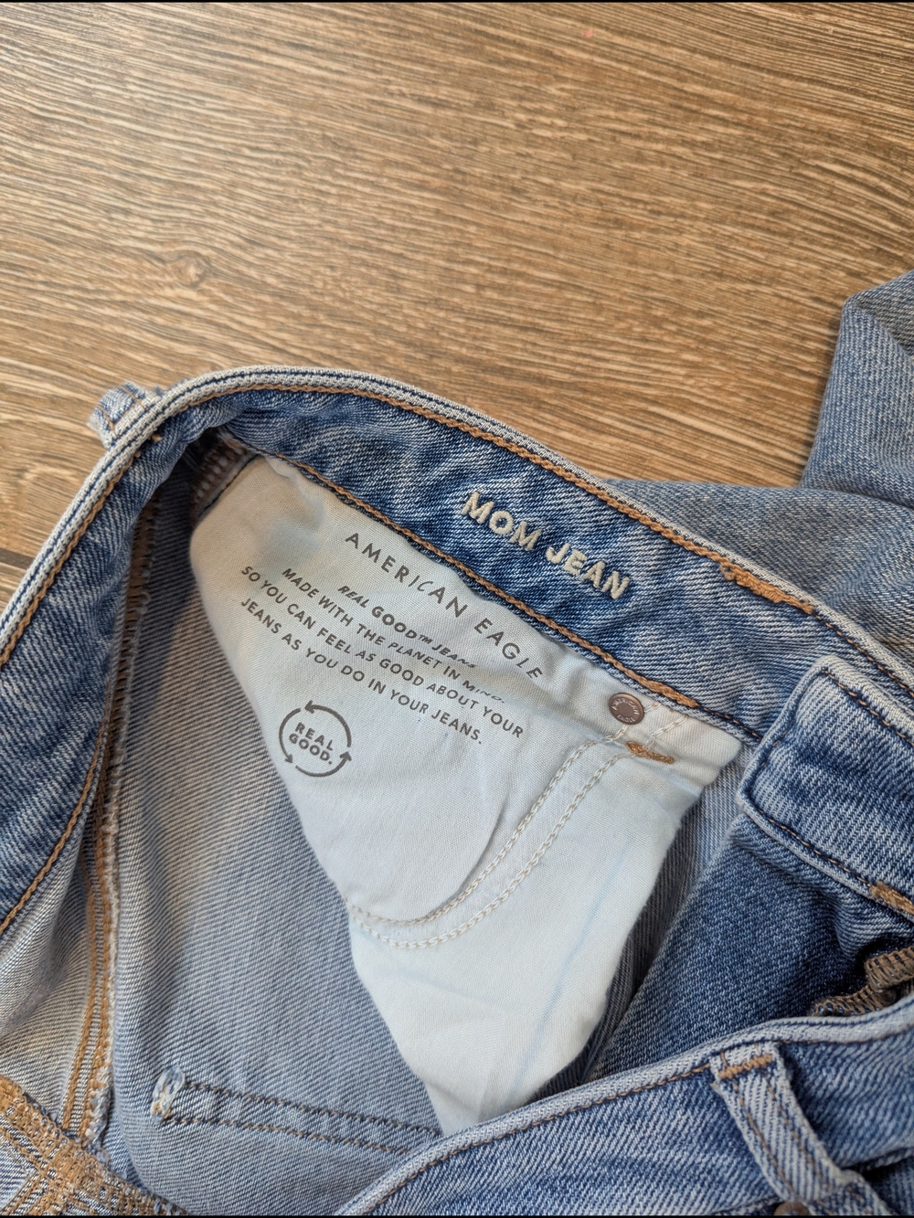 American Eagle Mom Jeans Size 10 Medium Wash High Rise 27 Inch Inseam - Picture 4 of 11